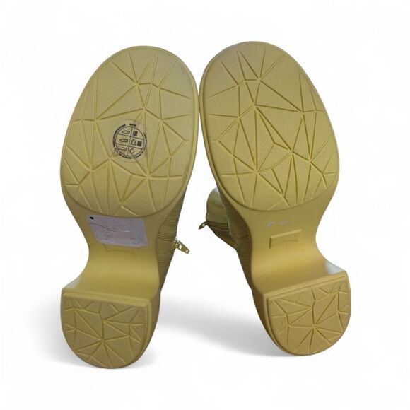 Camper Thelma chunky platform sock boots, Yellow,NWOT Flaw dirt spots, Size 7.5 - Picture 8 of 16